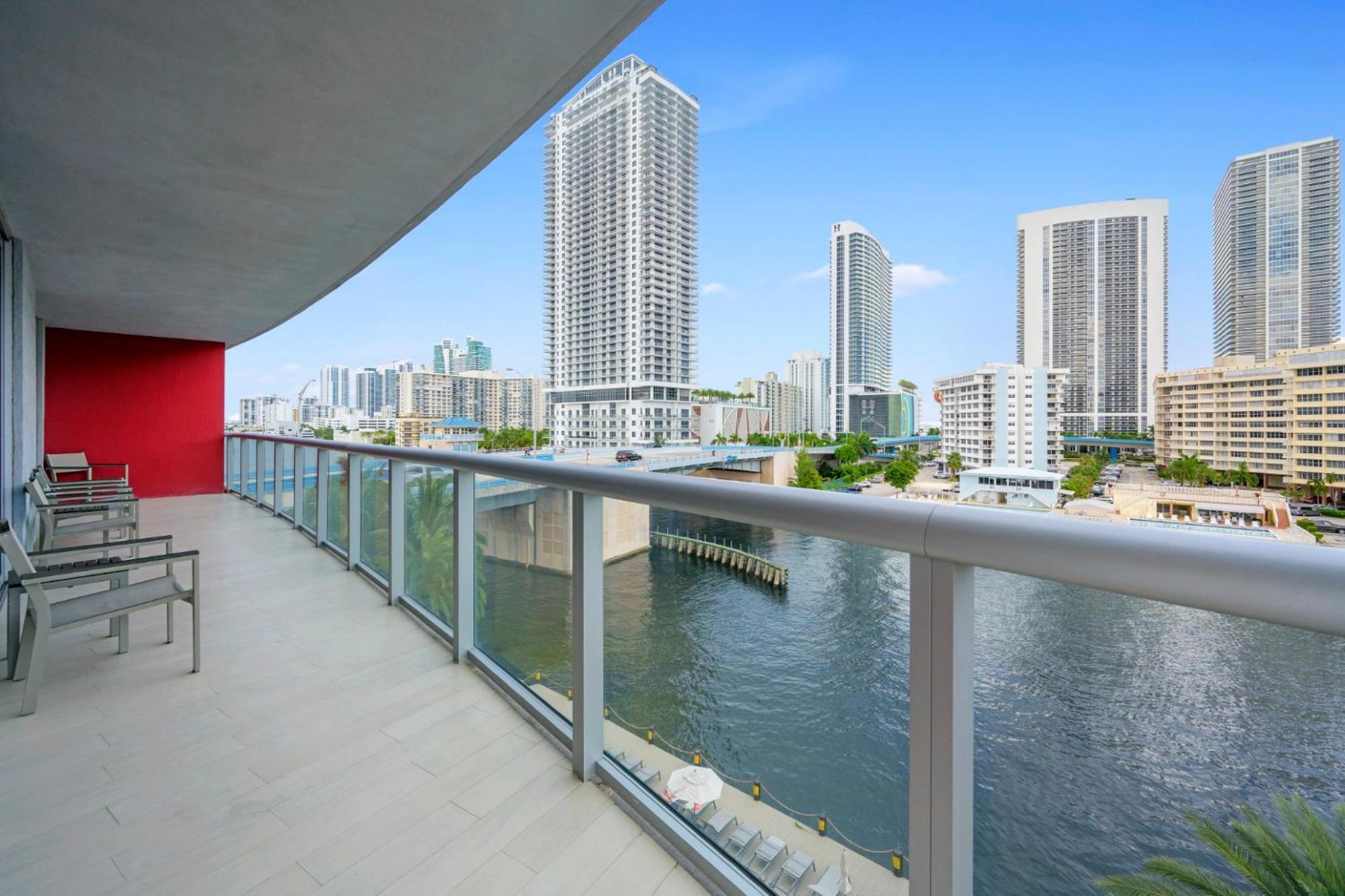 Hallandale Sky Water View Hallandale Beach Exterior photo